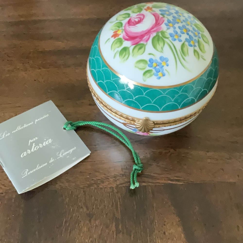 Limoges Floral Collectible Box from Artoria with original paperwork.